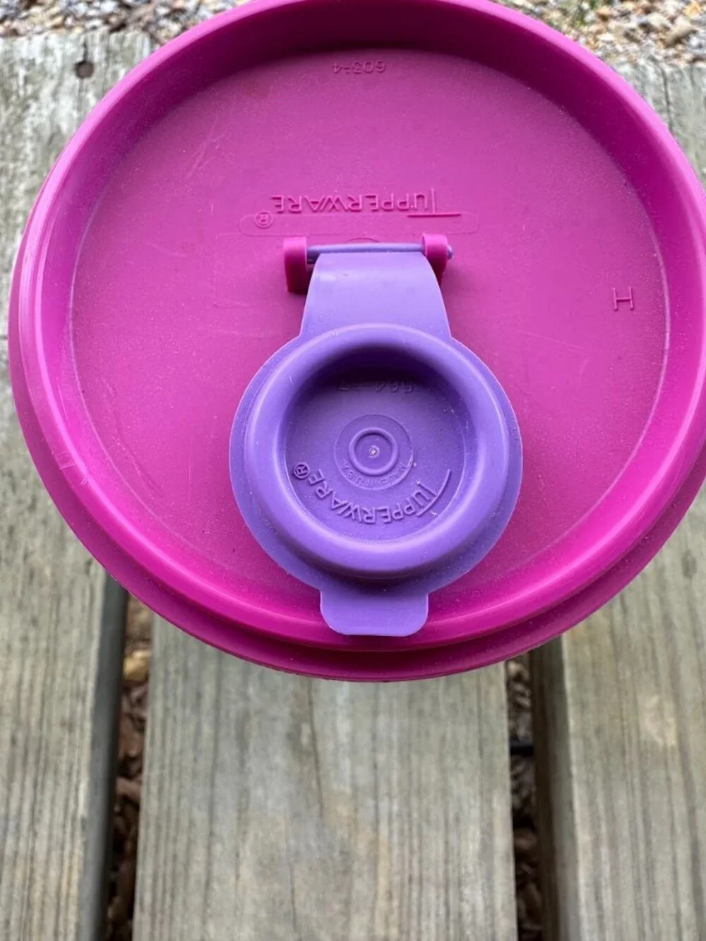 Vintage Tupperware Mega Tumbler 30oz Thirstquake Teal Purple Pink Lid 2414a 603 - Picture 3 of 5